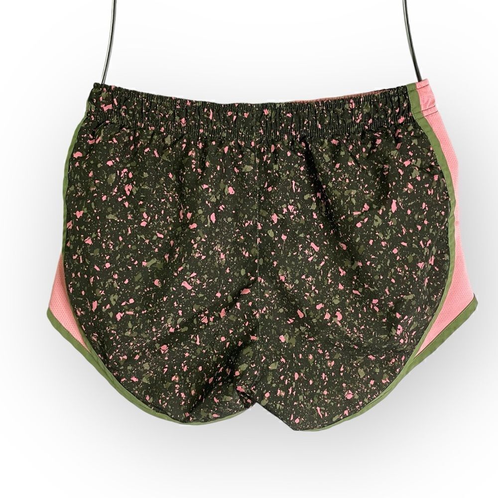 Nike Dri Fit Paint Splatter/Camo Look Tempo Shorts Women Pink Green - Picture 2 of 9